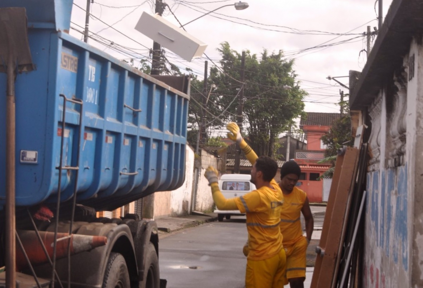 Jogar Lixo Em Espa Os P Blicos Vai Render Multa Em Guaruj Jornal Da Orla