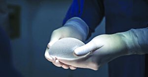 Cirurgia de retirada da prótese de silicone cresce 33% no Brasil