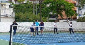 Torneio de tênis de quadra em Guarujá