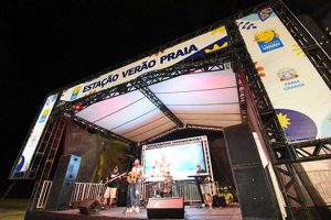 Shows nas arenas animam virada do ano em Praia Grande