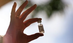 Santos recebe AstraZeneca e retoma oferta de segunda dose do imunizante