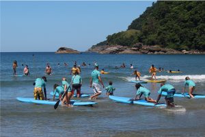 Evento oferece aulas de stand up em Iguape e Ilha Comprida