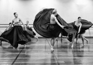 Balé da Cidade de Santos apresenta novo espetáculo no Teatro Municipal