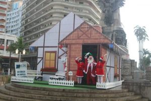 Casinha do Papai Noel em Santos arrecada brinquedos