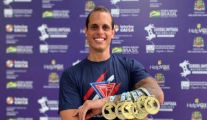 Nadador santista brilha em Surdolimpíada Nacional com seis ouros e recordes