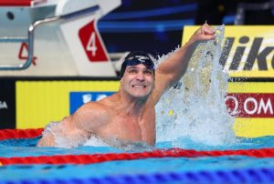 Representante de Santos é tricampeão mundial de natação em Abu Dhabi