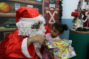 Festas de Natal animam seis bairros de Santos