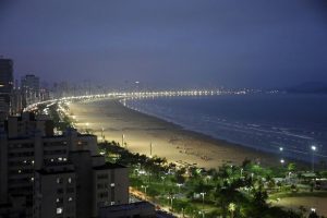 Praia liberada, mas com restrições