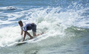 Jovem surfista de Santos disputa Campeonato Paulista