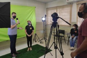 Educa Santos TV estreia em sinal aberto com programa feito por estudantes