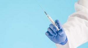 Pfizer diz que pode ter vacina contra variante Ômicron em março