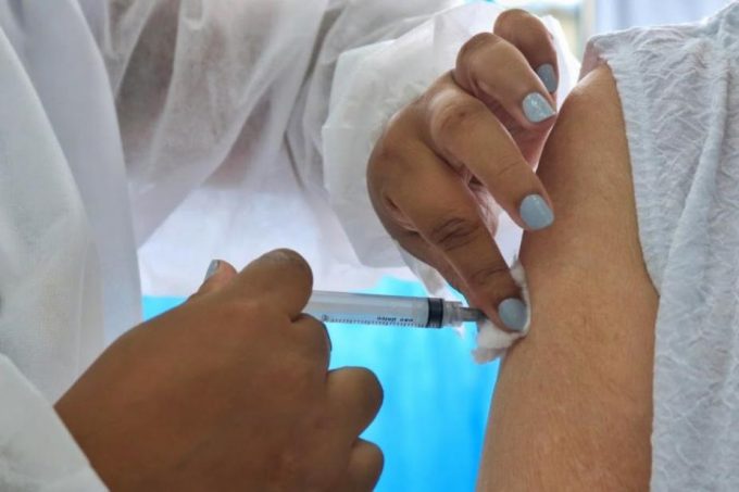 Santos tem novo esquema de vacinação contra a covid-19 | Jornal da Orla