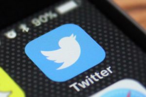 Veja como denunciar fake news na nova ferramenta do Twitter