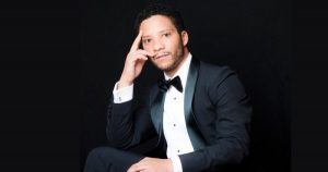 Tenor negro é humilhado por PM na balsa de Santos