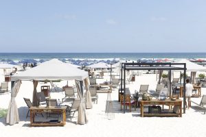 Beach clubs são a aposta de Guarujá para o verão