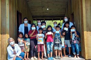 Crianças indígenas da Aldeia Tekoá Mirim recebem primeira dose da vacina contra a covid-19