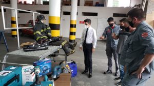 Bombeiros em Santos recebem equipamento para resgate de vítimas de acidentes no trânsito
