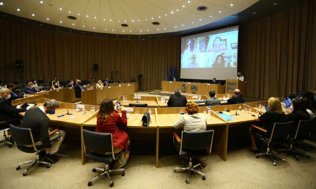 Maioria em consulta pública rejeita prescrição médica para vacinar crianças