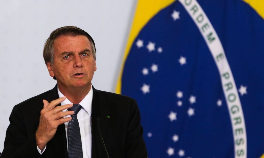 PF vai indiciar Bolsonaro por dois crimes