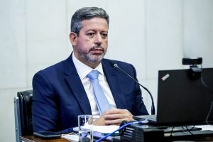Deputado pede a Arthur Lira que votação da PL que regulamenta os jogos de azar seja presencial