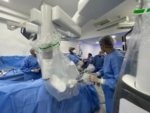 Primeira cirurgia robótica da Baixada Santista é feita com sucesso em paciente de 66 anos