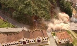 Deslizamento destrói imóveis em Ouro Preto (MG)