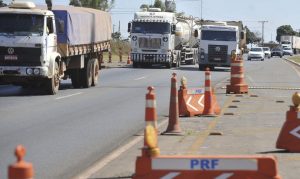 Subida da serra pela Imigrantes têm tráfego congestionado em SP