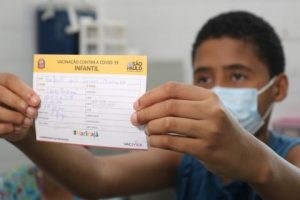 Vacinação para crianças em Santos segue nesta terça-feira