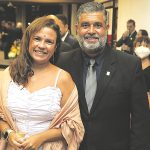 LÁ estavam, SABRINA e MARCO AUGUSTO GUIMARÃES, diretor executivo da entidade sindical