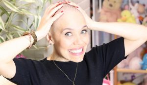 No Dia Mundial do Câncer, um ‘Anjo Rosa’ aparece para ajudar as mulheres