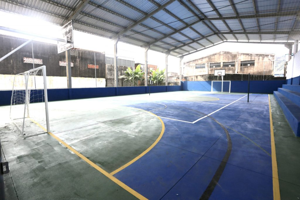 Guarujá abre mais de 300 vagas para esportes em quadra reformada