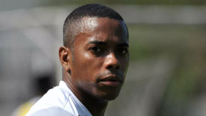 Itália quer extradição de Robinho por crime sexual