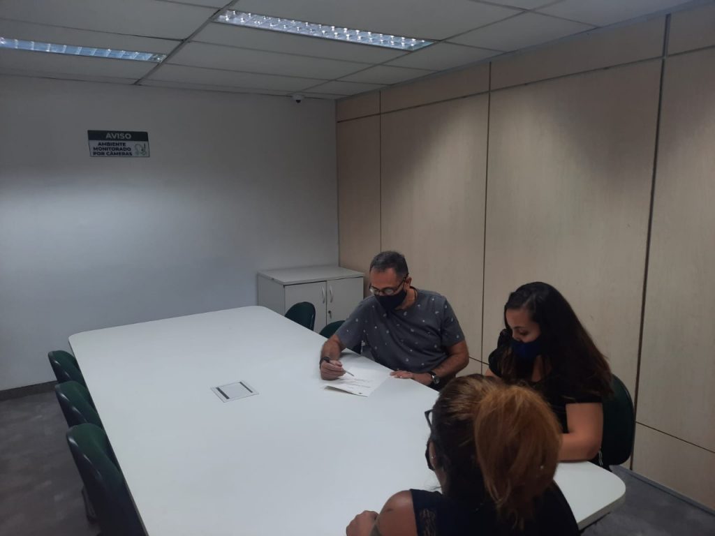Santos inicia transmissão ao vivo de compras e contratações públicas