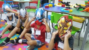 Escola no Guarujá incentiva uso de máscaras de forma divertida