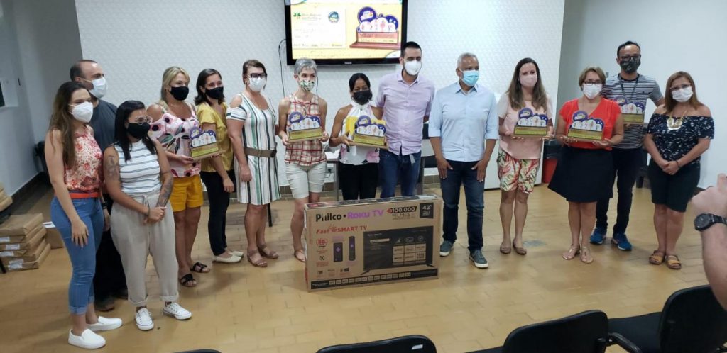 Escolas municipais de Santos recebem prêmio por reciclagem de óleo de cozinha