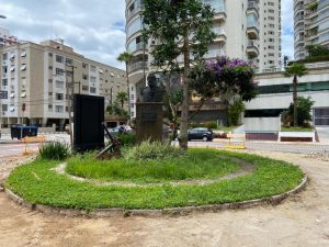 Praça na Ponta da Praia, em Santos, começa a receber obras de revitalização