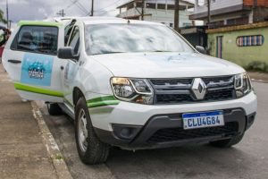 Carro da vacina continua a campanha de vacinação em escolas de São Vicente