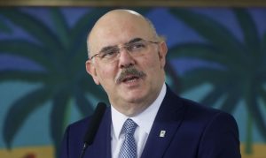 Escândalo no MEC derruba ministro Milton Ribeiro