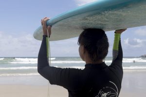 Guarujá promove Surf Treino na Praia do Tombo neste sábado