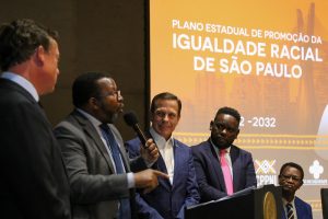 Governo de SP lança cartilha para enfrentamento ao racismo no comércio
