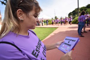 Blitz ‘Estupro é Crime’ mobiliza pessoas em Praia Grande