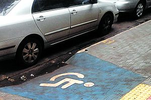 Distração ou puxão de orelhas?