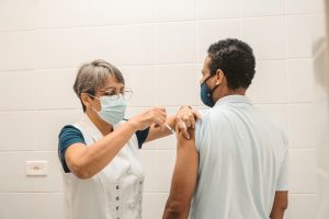 Bertioga realiza ‘Domingão da Vacinação’ contra gripe e covid-19