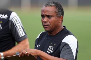 Ídolo do Santos seleciona garotos para novo clube de futebol