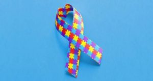 Seminário em Santos debate saúde, psicologia e direitos de pessoas com autismo