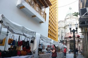Centro de Santos terá feira de artesanato e música nesta sexta-feira