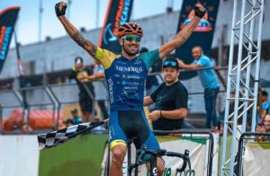 Paraciclista de Santos vence Grande Prêmio no Paraná