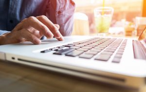 Guarujá abre vagas para cursos na área de Informática