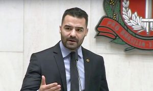 Relator da CPI pede a cassação do deputado Mamãe Falei