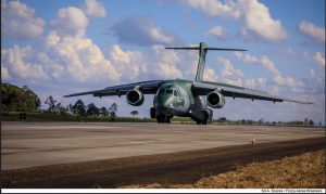 Avião da FAB que resgatará brasileiros decola nesta segunda-feira para a Polônia